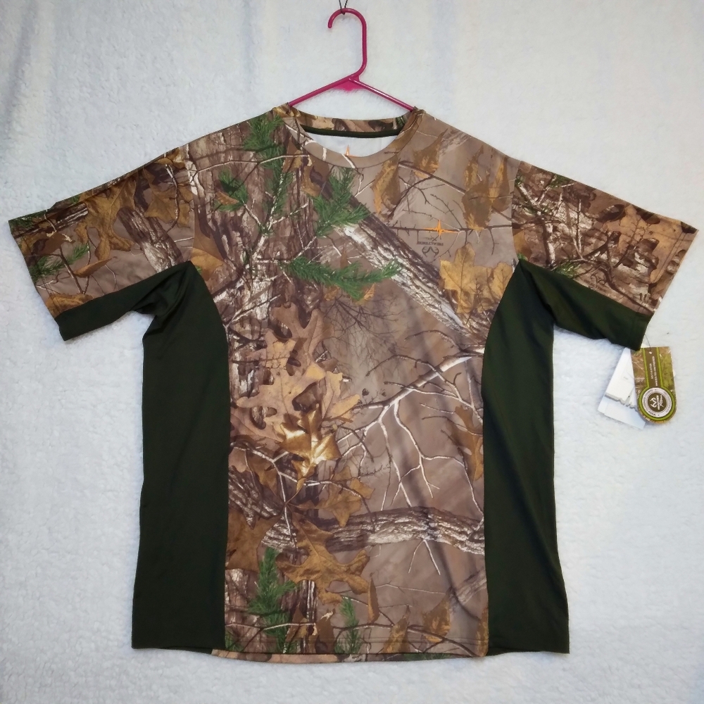 NWT- Realtree Men's Hi Perf Moisture Wicking Tee Size Large
